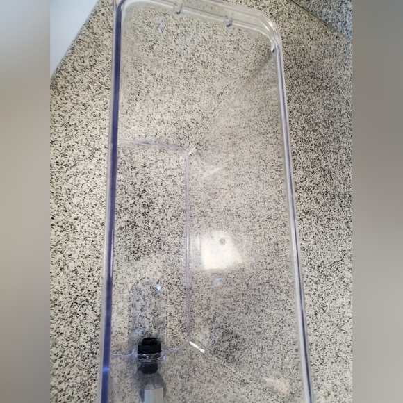 Brita Water Filter Dispenser with Black Lid - Picture 4 of 9